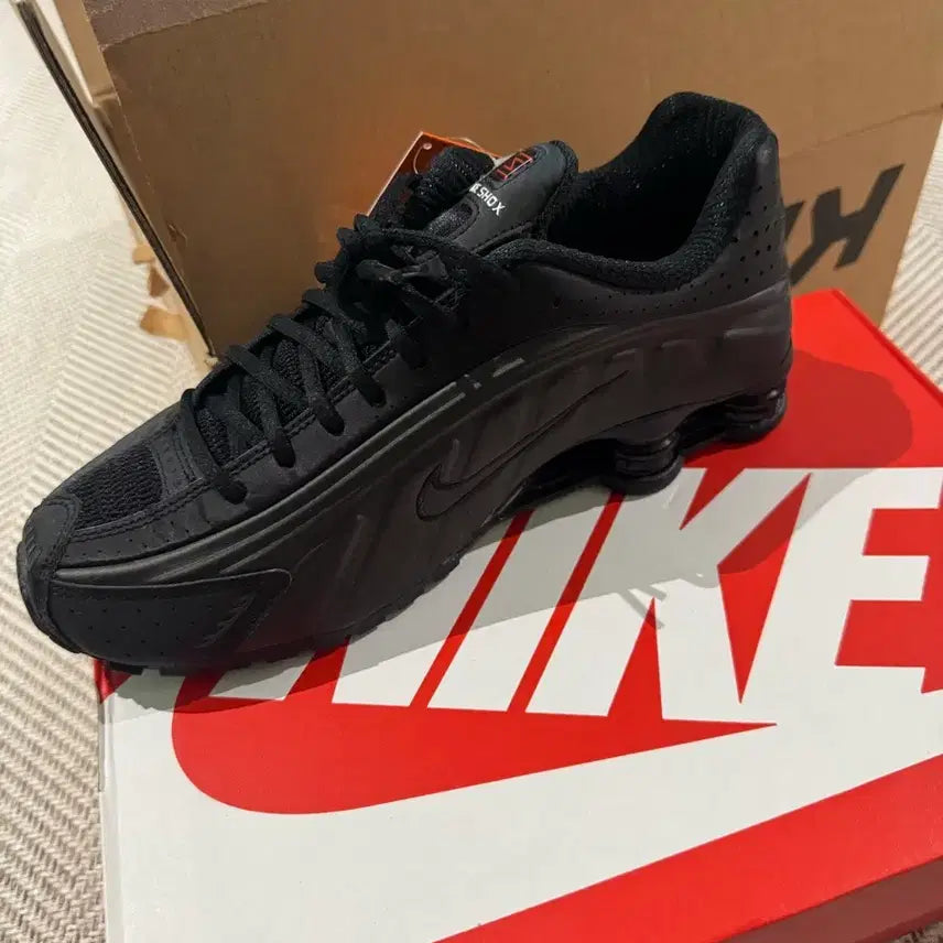 [BUNJANG] Nike Shox R4 Black Bright Crimson Shoes / 나이키 샥스 R4 블랙 브라이트 크림슨