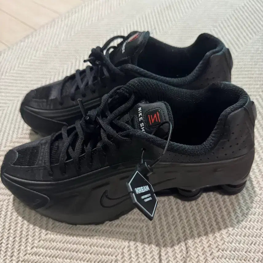 [BUNJANG] Nike Shox R4 Black Bright Crimson Shoes / 나이키 샥스 R4 블랙 브라이트 크림슨