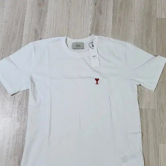 [BUNJANG] Ami Heart Embroidery Short-Sleeve T-Shirt / 아미 하트 자수 반팔 새상품