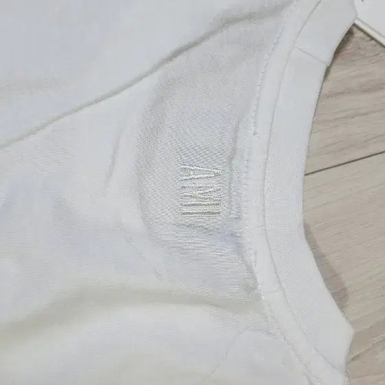 [BUNJANG] Ami Heart Embroidery Short-Sleeve T-Shirt / 아미 하트 자수 반팔 새상품