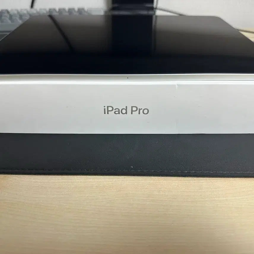 [BUNJANG] Apple iPad Pro 12.9-inch (3rd Gen) Silver 64GB with Apple Pencil (2nd Gen) and Official Folio Case / 아이패드 프로 12.9 (실버) + 애플펜슬2세대 + 정품폴리오케이스