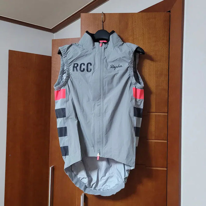 [BUNJANG] Rapha RCC Pro Team Rain Gilet (Lightweight) / 라파 RCC 프로팀 레인 질레 (라이트웨이트)
