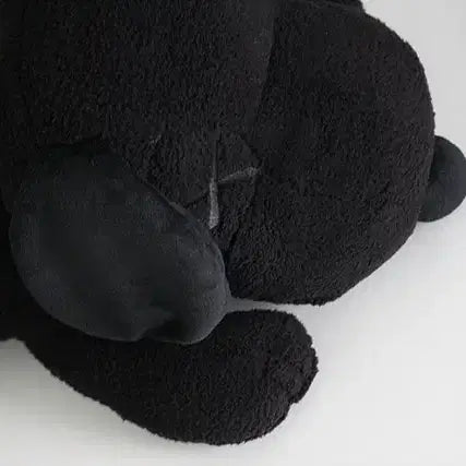 [BUNJANG] Uniqlo x KAWS x Peanuts Snoopy Doll Black M Size / [새상품] 유니클로 x 카우스 x 피너츠 스누피 인형 블랙 M 사이즈