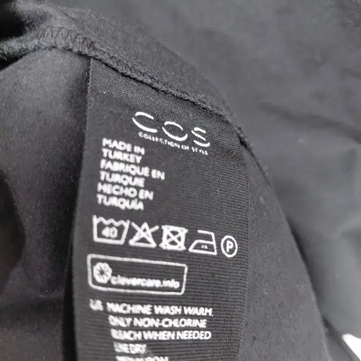 [BUNJANG] COS Black V-Neck Asymmetrical Hemline Shirt / cos 블랙 브이넥 비대칭 헴라인 셔츠