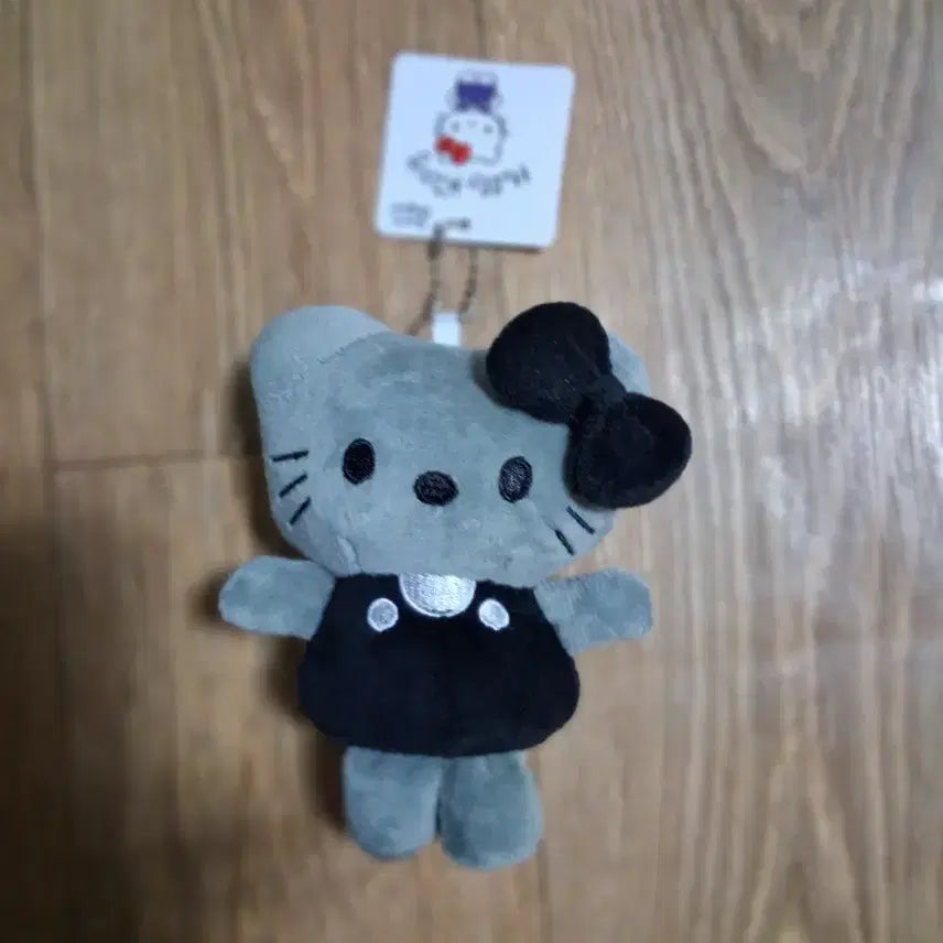 [BUNJANG] Hello Kitty Black Ribbon Plush Bag Charm / 헬로키티 검정리본 인형 가방고리(무료배송)