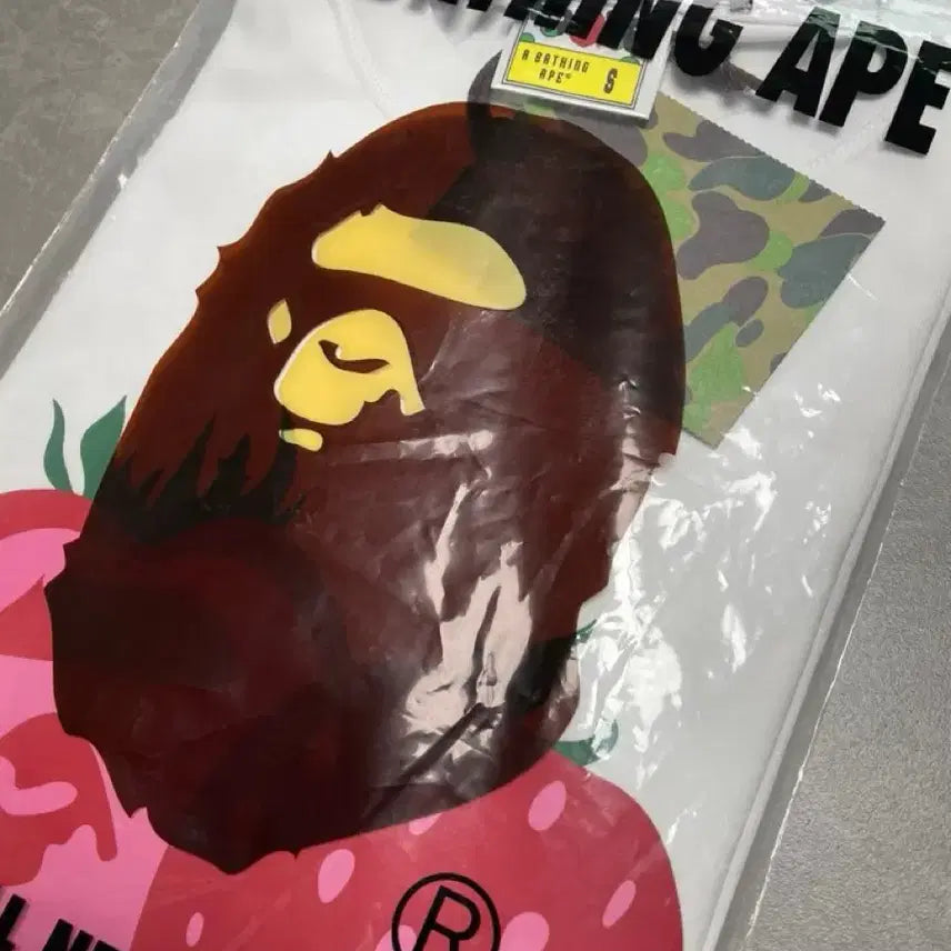 [BUNJANG] BAPE Strawberry Short Sleeve T-Shirt White / 베이프 스트로베리 반팔 티셔츠 화이트