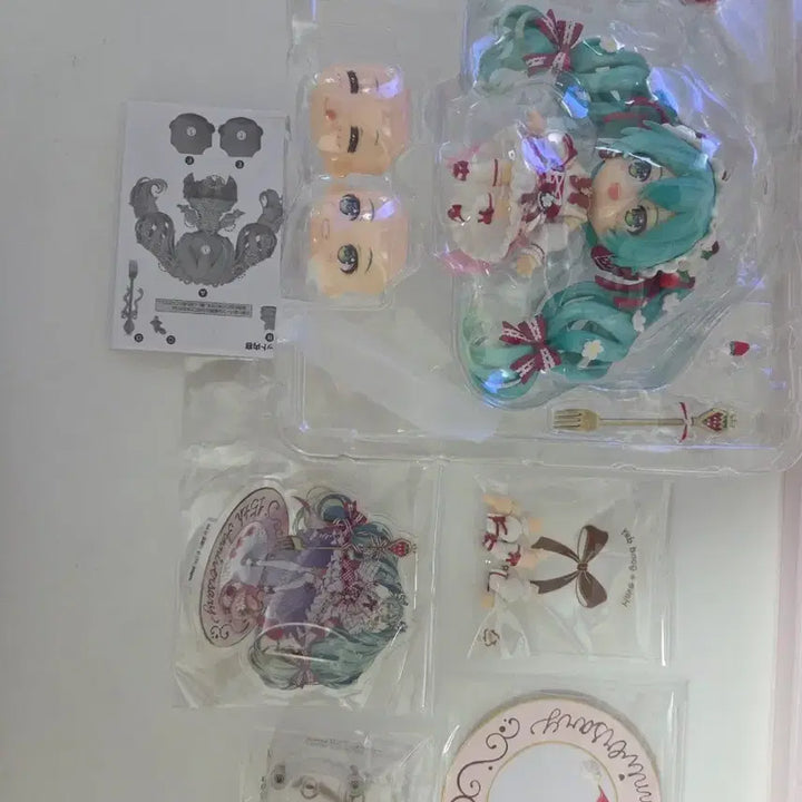 [BUNJANG] Nendoroid Strawberry Miku + Hello Miku Figure / 딸기미쿠 넨도로이드 + 헬로미쿠 피규어