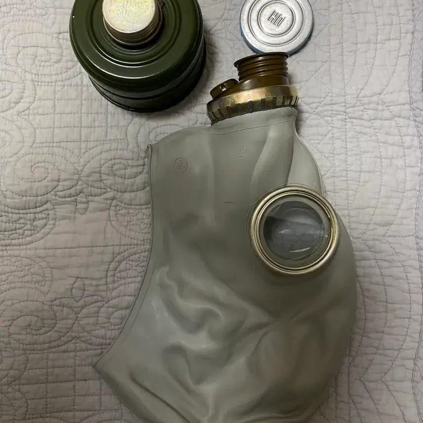 [BUNJANG] Soviet GP-5 Gas Mask (White) / 소련 GP-5 방독면 (흰색)