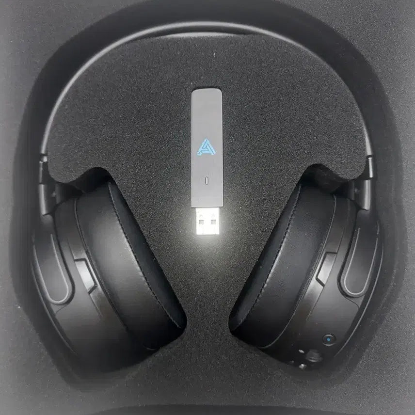 [BUNJANG] Audeze Penrose Wireless Gaming Headset + Razer Base Station / PC PS5 오디즈 펜로즈 게이밍 헤드셋 + 레이저 베이스 스테이션