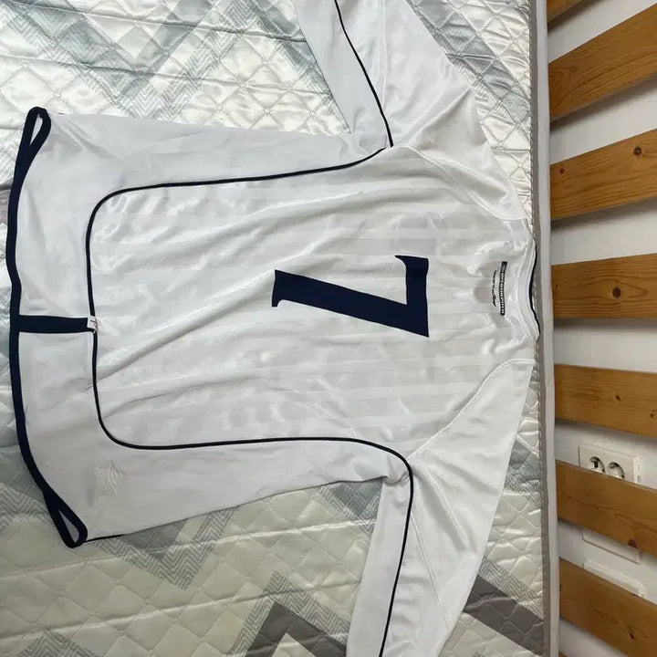 [BUNJANG] Over the Pitch x Umbro 2002 England Football Jersey - Size M / 오버더피치X엄브로 잉글랜드 2002년 유니폼 사이즈M