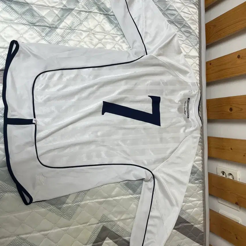 [BUNJANG] Over the Pitch x Umbro 2002 England Football Jersey - Size M / 오버더피치X엄브로 잉글랜드 2002년 유니폼 사이즈M