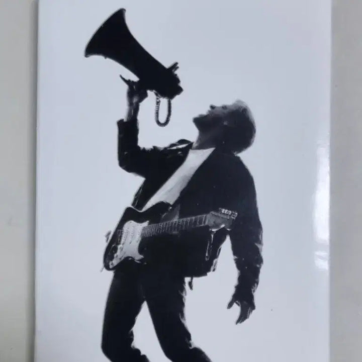 [SOLD OUT] 브라이언 아담스Waking Up The Neighbours(카세트테이프)