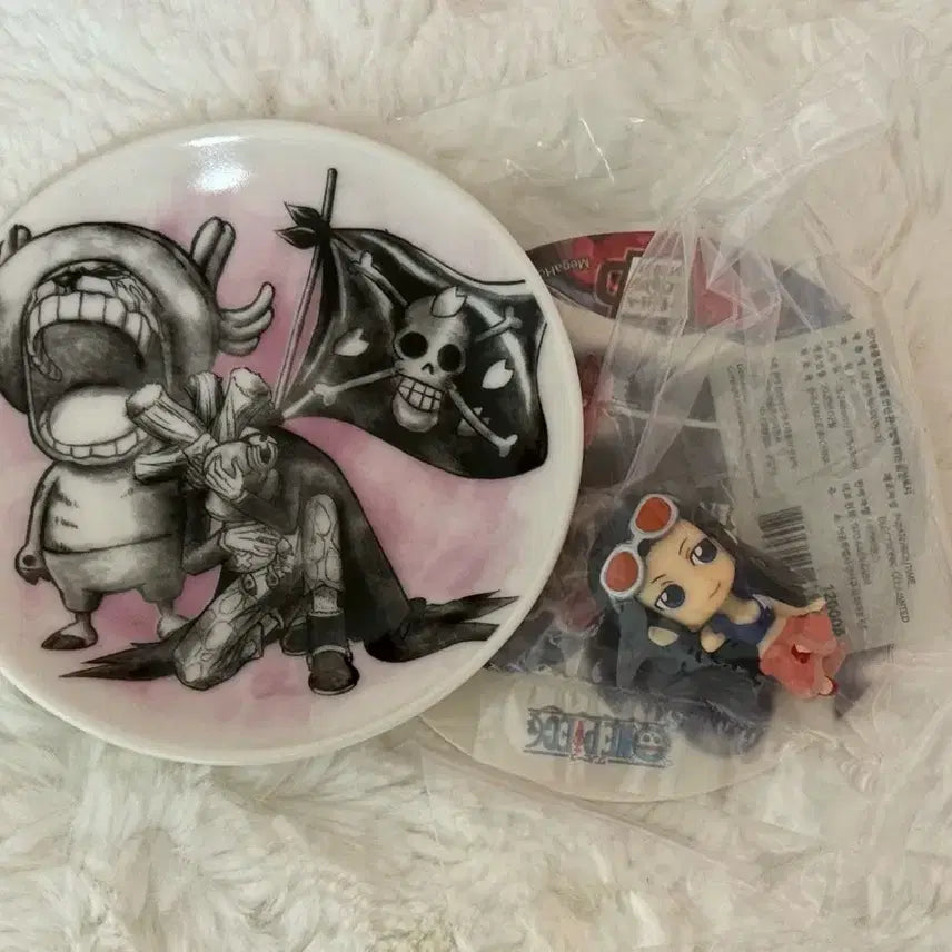 [SOLD OUT] 원피스 토니토니 쵸파 접시 + 니코 로빈 피규어