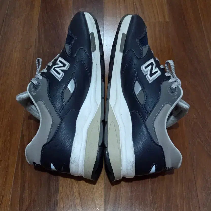 [SOLD OUT] 뉴발란스 1600 네이비 275 사이즈