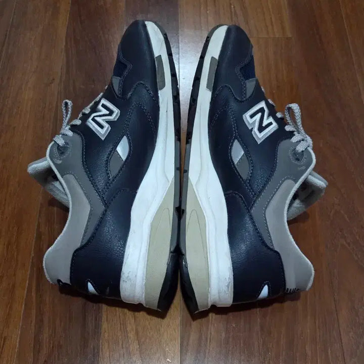 [SOLD OUT] 뉴발란스 1600 네이비 275 사이즈