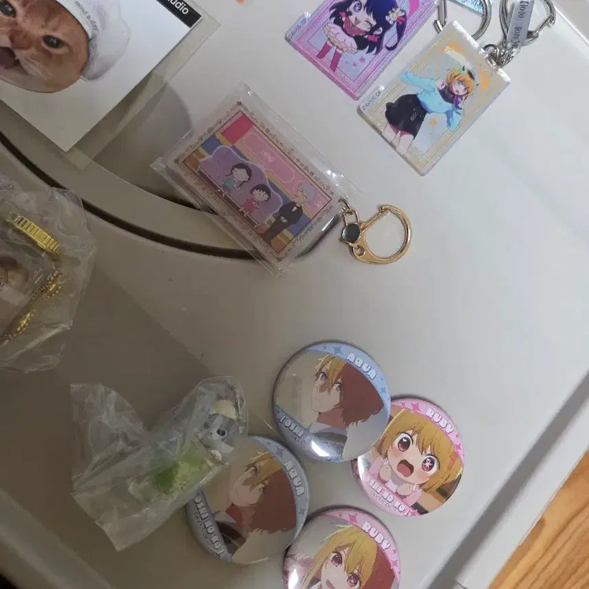 [BUNJANG] Ghibli Cat Mini Postcard, Cat Sticker, Oshi no Ko Keychain, Badge / 지브리,고양이 미니 엽서,고양이 스티커,최애의 아이 키링,뱃지