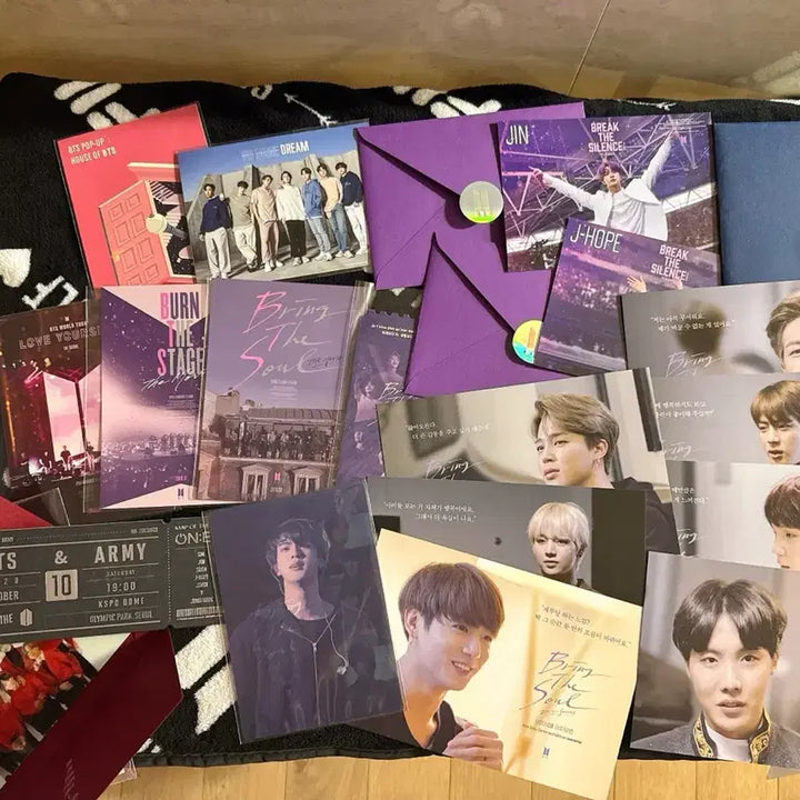 [BUNJANG] BTS Movie Postcards and Memorabilia Bundle Set / 방탄소년단 영화 엽서 외 추억템 일괄
