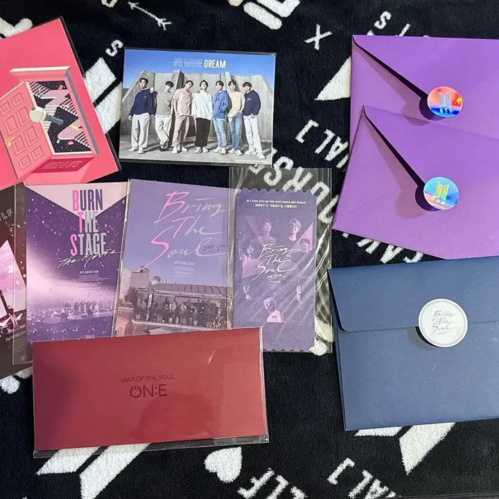 [BUNJANG] BTS Movie Postcards and Memorabilia Bundle Set / 방탄소년단 영화 엽서 외 추억템 일괄