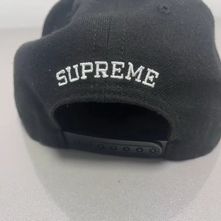 [BUNJANG] Supreme Logo Snapback Cap Hat Black / 슈프림 로고 스냅백 캡 모자 블랙 판매