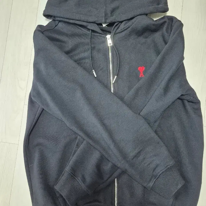 [BUNJANG] AMI Heart Logo Hoodie Black L / 아미 하트 로고 후드집업 블랙 L