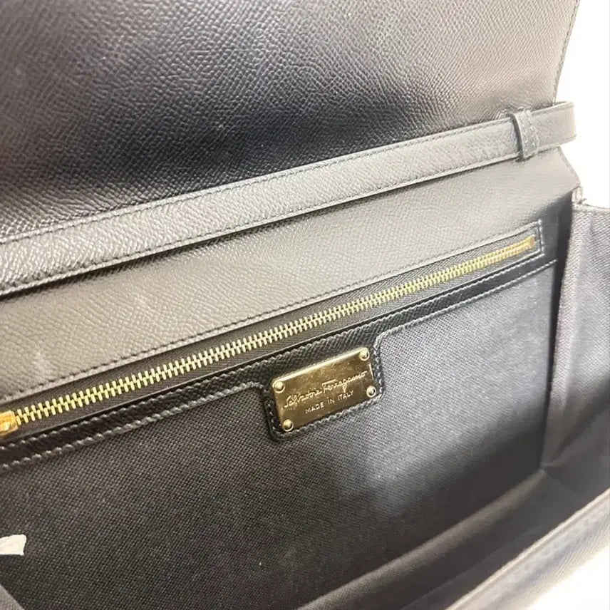[BUNJANG] Salvatore Ferragamo Black Leather Crossbody Bag / 페레가모 크로스백 블랙