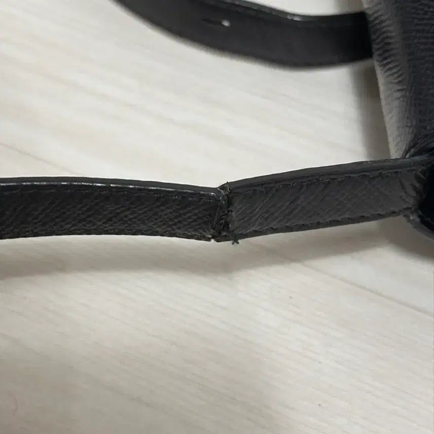 [BUNJANG] Salvatore Ferragamo Black Leather Crossbody Bag / 페레가모 크로스백 블랙