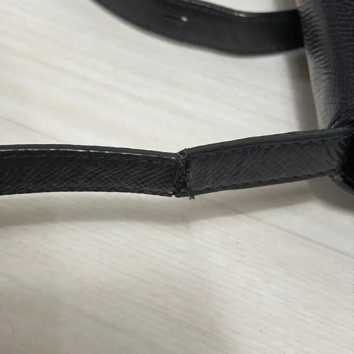 [BUNJANG] Salvatore Ferragamo Black Leather Crossbody Bag / 페레가모 크로스백 블랙