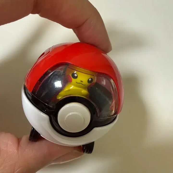 [BUNJANG] Pikachu Toy Figure with Poké Ball / 피카츄 장난감 피규어/ 포켓몬볼 피규어
