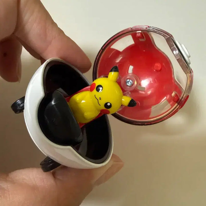 [BUNJANG] Pikachu Toy Figure with Poké Ball / 피카츄 장난감 피규어/ 포켓몬볼 피규어
