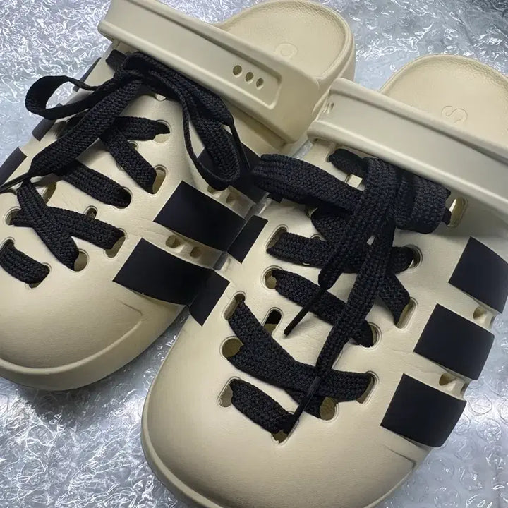 [BUNJANG] Adidas Adilette Clog 2.0 Warm Vanilla Core Black 255cm / 아디다스 아딜렛 클로드 2.0 웜 바닐라 코어 블랙 255cm