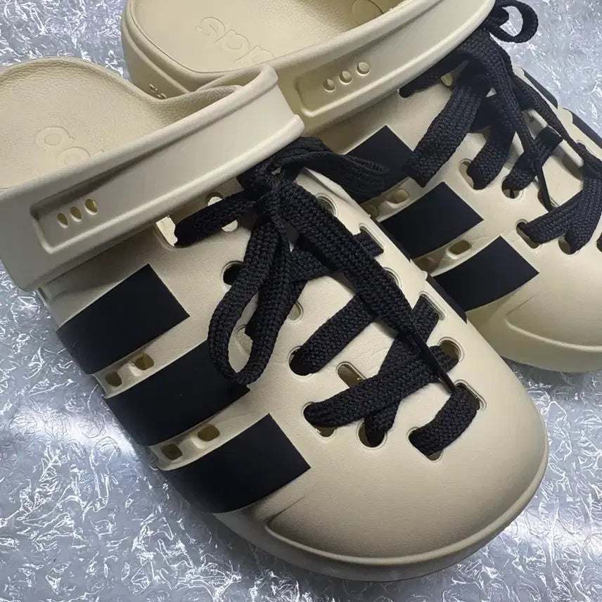 [BUNJANG] Adidas Adilette Clog 2.0 Warm Vanilla Core Black 255cm / 아디다스 아딜렛 클로드 2.0 웜 바닐라 코어 블랙 255cm