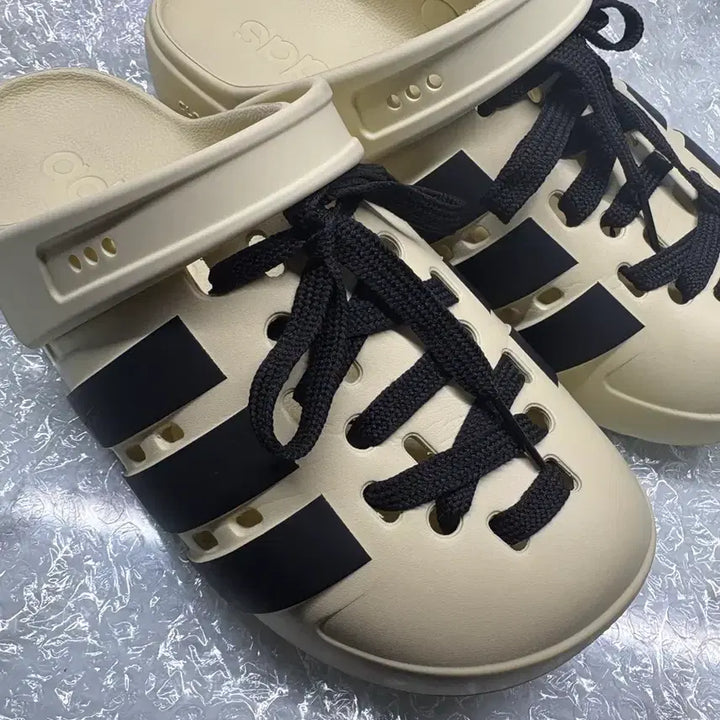 [BUNJANG] Adidas Adilette Clog 2.0 Warm Vanilla Core Black 255cm / 아디다스 아딜렛 클로드 2.0 웜 바닐라 코어 블랙 255cm
