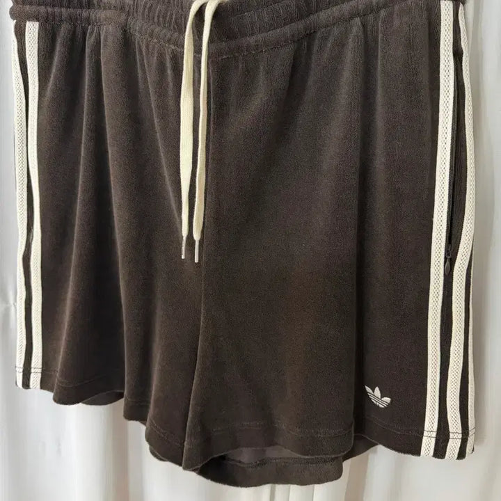[SOLD OUT] 아디다스 x 웨일스 보너 타월 쇼츠 다크 브라운