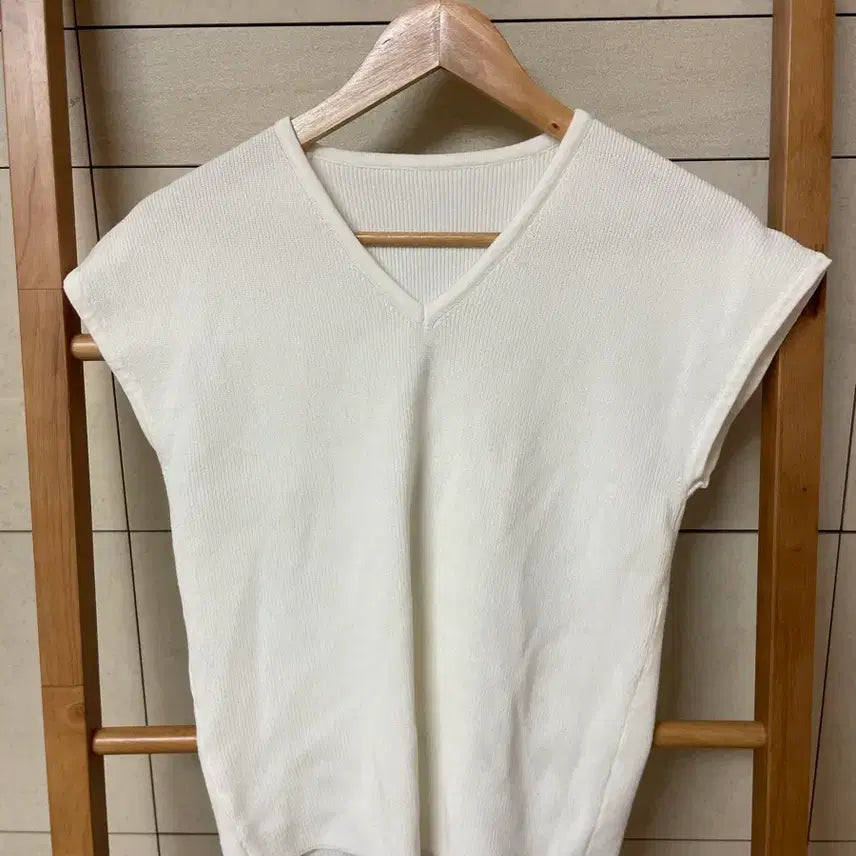 [BUNJANG] Viscose V-Neck Raglan Cap Sleeve Knit / 비스코트 브이넥 나그랑 캡소매 니트