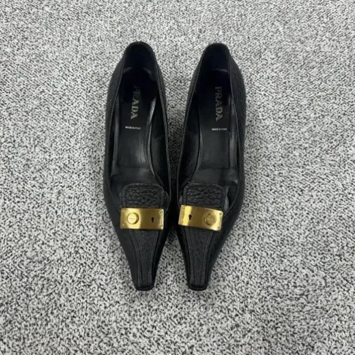 [BUNJANG] Prada Vintage Key Embellished Rare Model Heels Size 38 / 프라다 빈티지 열쇠장식 레어 모델 구두 38