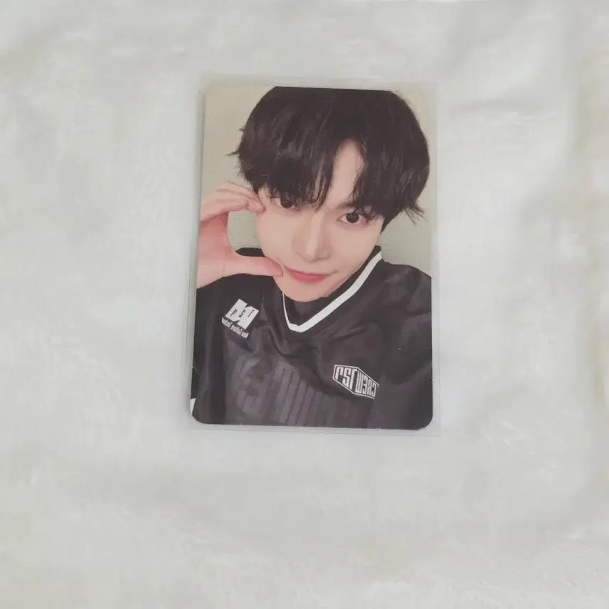 [BUNJANG] NCT Doyoung Momentum Pullover Photocard POB / NCT 엔시티 도영 모멘텀 풀오버 포카 미공포 판매