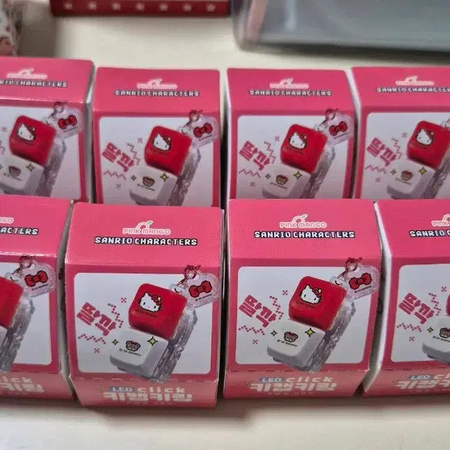 [BUNJANG] Sanrio Characters 2-Slot LED Click Keycap Keyring Random / [미개봉] 산리오 캐릭터즈 2구 LED 클릭 키캡키링 랜덤