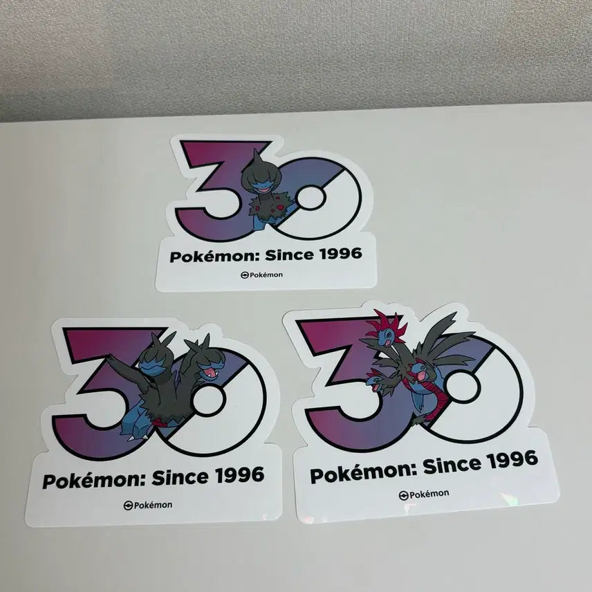 [SOLD OUT] 포켓몬 30주년 로고스티커 모노두 디헤드 삼삼드래