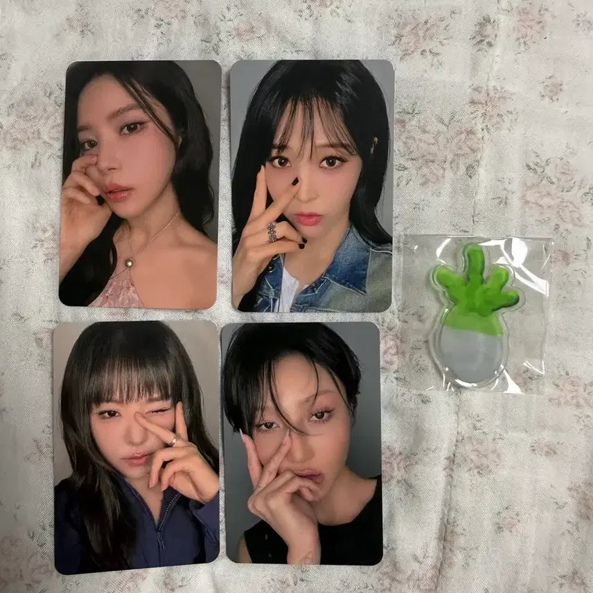 [BUNJANG] Mamamoo "Middle Concert" Entrance Photocard Bundle Set (Solar, Moonbyul, Wheein, Hwasa) / 일괄) 마마무 중콘서트 입장 포카 판매합니다 솔라 문별 휘인 화사