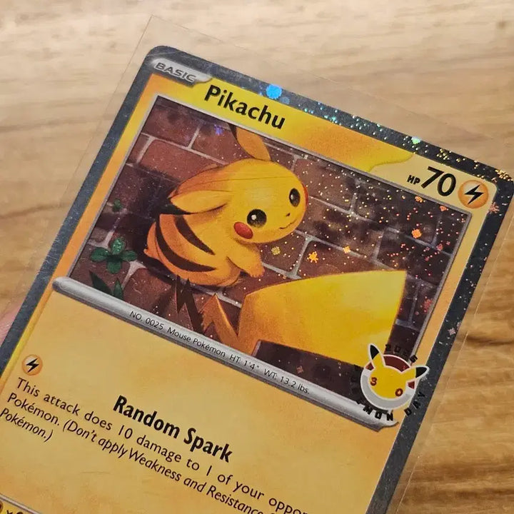 [BUNJANG] Pokemon Pikachu Cosmo Holo 30th Anniversary North American Edition Trading Card / 30주년 북미판 피카츄 코스모 홀로 판매합니다
