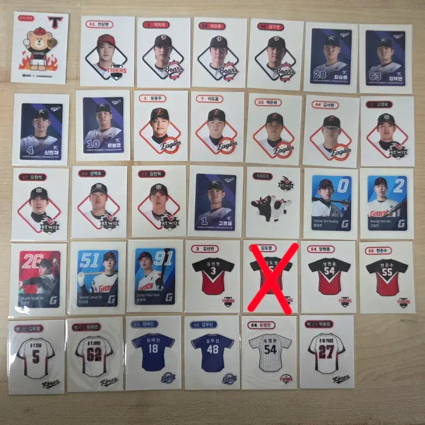 [BUNJANG] KBO Tteobuk-Seal Collection - Including Uniform Seals (Kim Do-yeong, etc.) / KBO띠부씰 판매 교환(유니폼씰 김도영 등등 포함)