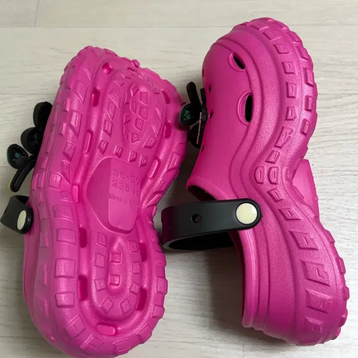 [BUNJANG] Crocs Pink Sandals Size 235 / 크록스 정품 핑크 235