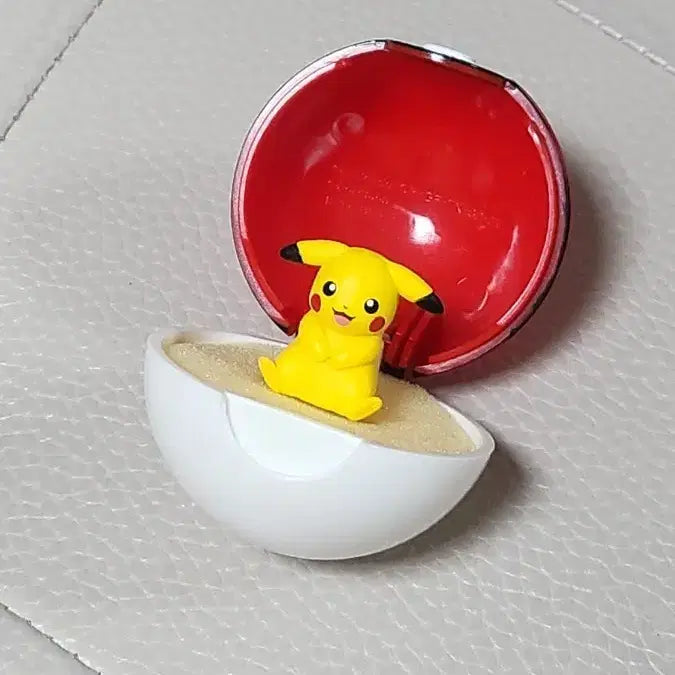 [BUNJANG] Pokemon Pikachu Figure Capsule Toy Ring / 포켓몬스터 피카츄 피규어 캡슐 토이 반지