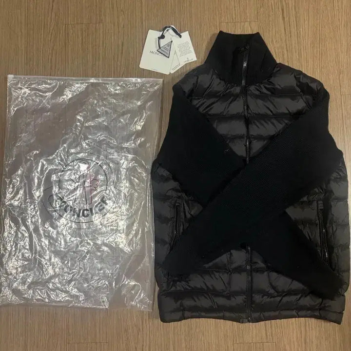 [SOLD OUT] [23~24 fw]몽클레어 김현우 니트 패딩 L