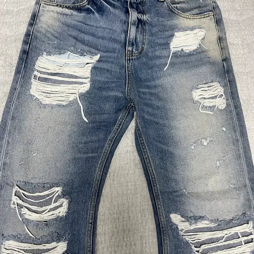 [BUNJANG] Emosstance Club Distressed Flare Jeans Size 1 / 에모스탠스클럽 디스트로이드 플레어 진 1사이즈