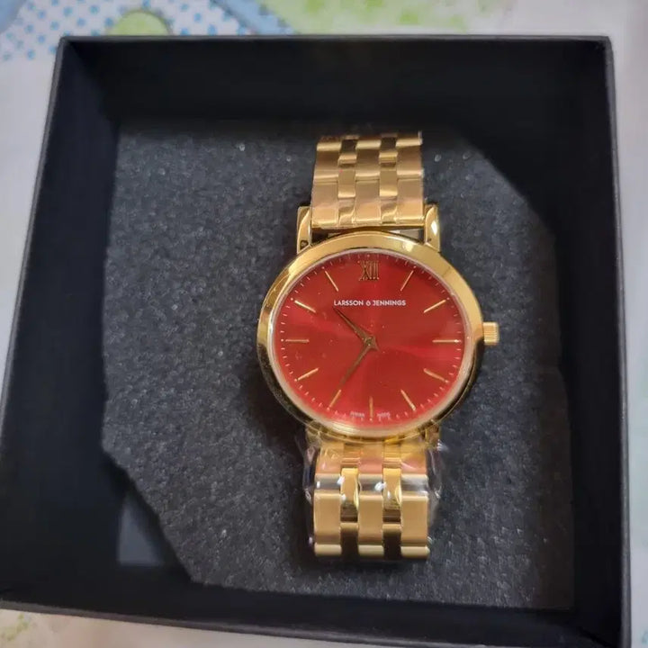 [BUNJANG] Larson &amp; Jennings Gold Plated Watch / 라르손 앤 제닝스 금장시계