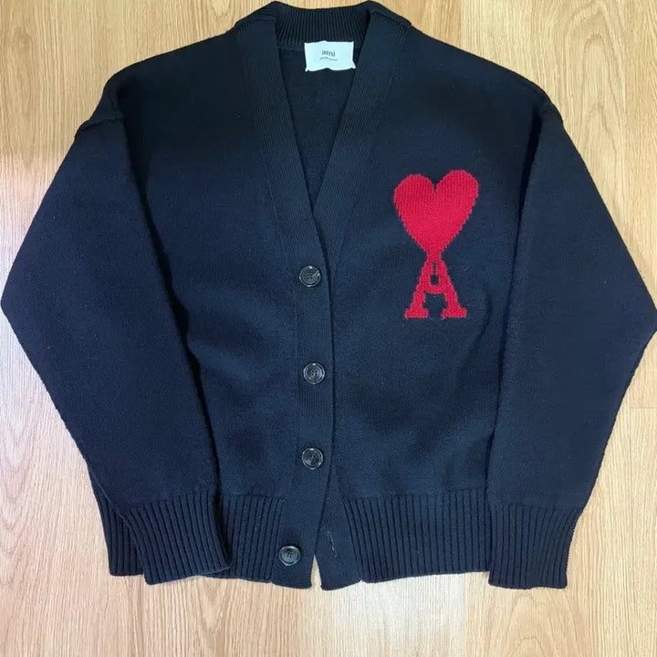 [BUNJANG] AMI Big Heart Cardigan Black Size S / (무배)아미 빅 하트 가디건 S(정품) -여분 단추,실 포함-