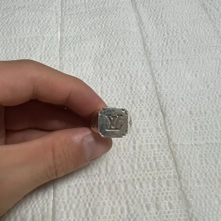 [BUNJANG] Louis Vuitton Monogram Signet Ring Silver / 루이비통 모노그램 시그넷 반지 실버 M