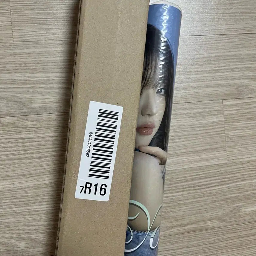 [SOLD OUT] 장원영 이니스프리 포스터 미개봉 판매