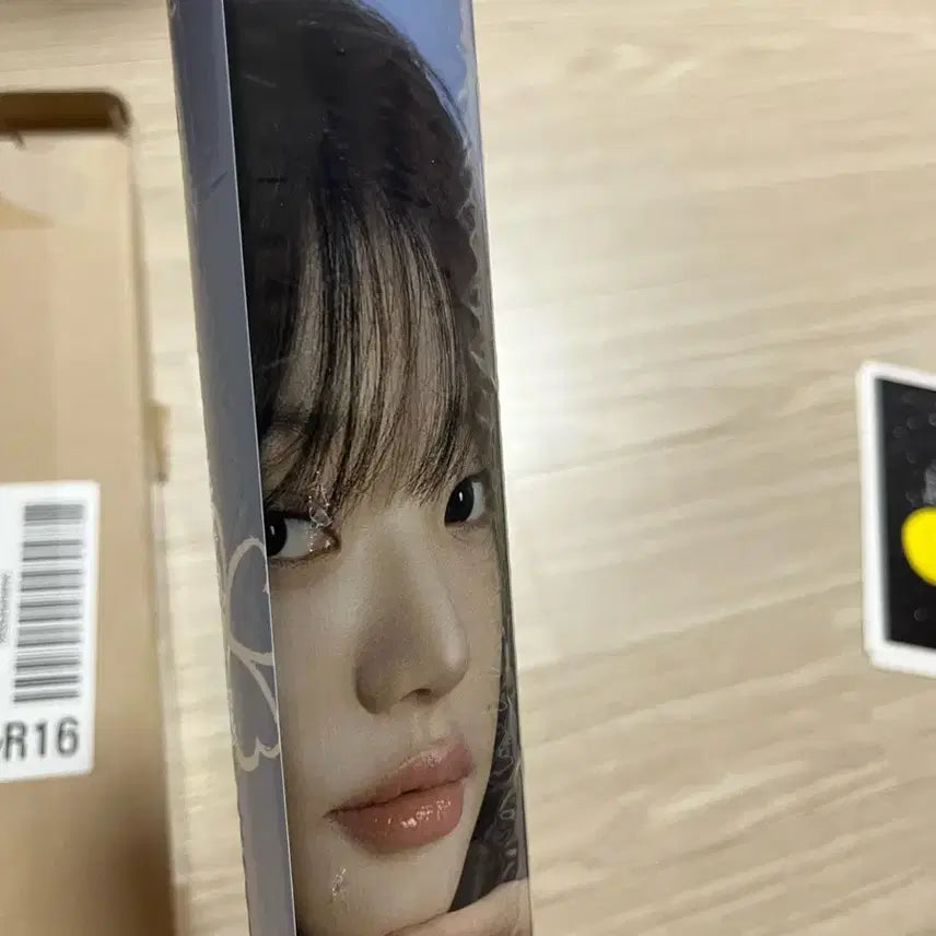 [SOLD OUT] 장원영 이니스프리 포스터 미개봉 판매
